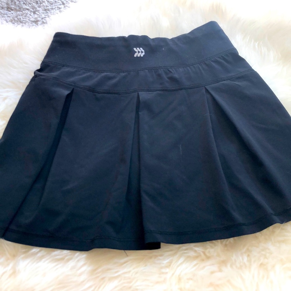 All in Motion black skort medium 7/8.